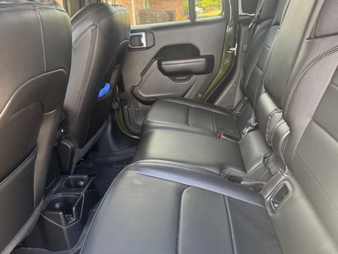 Used 2023 Jeep Gladiator Sport image 4