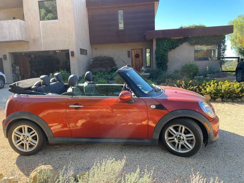 Used 2011 MINI Cooper Convertible image 1