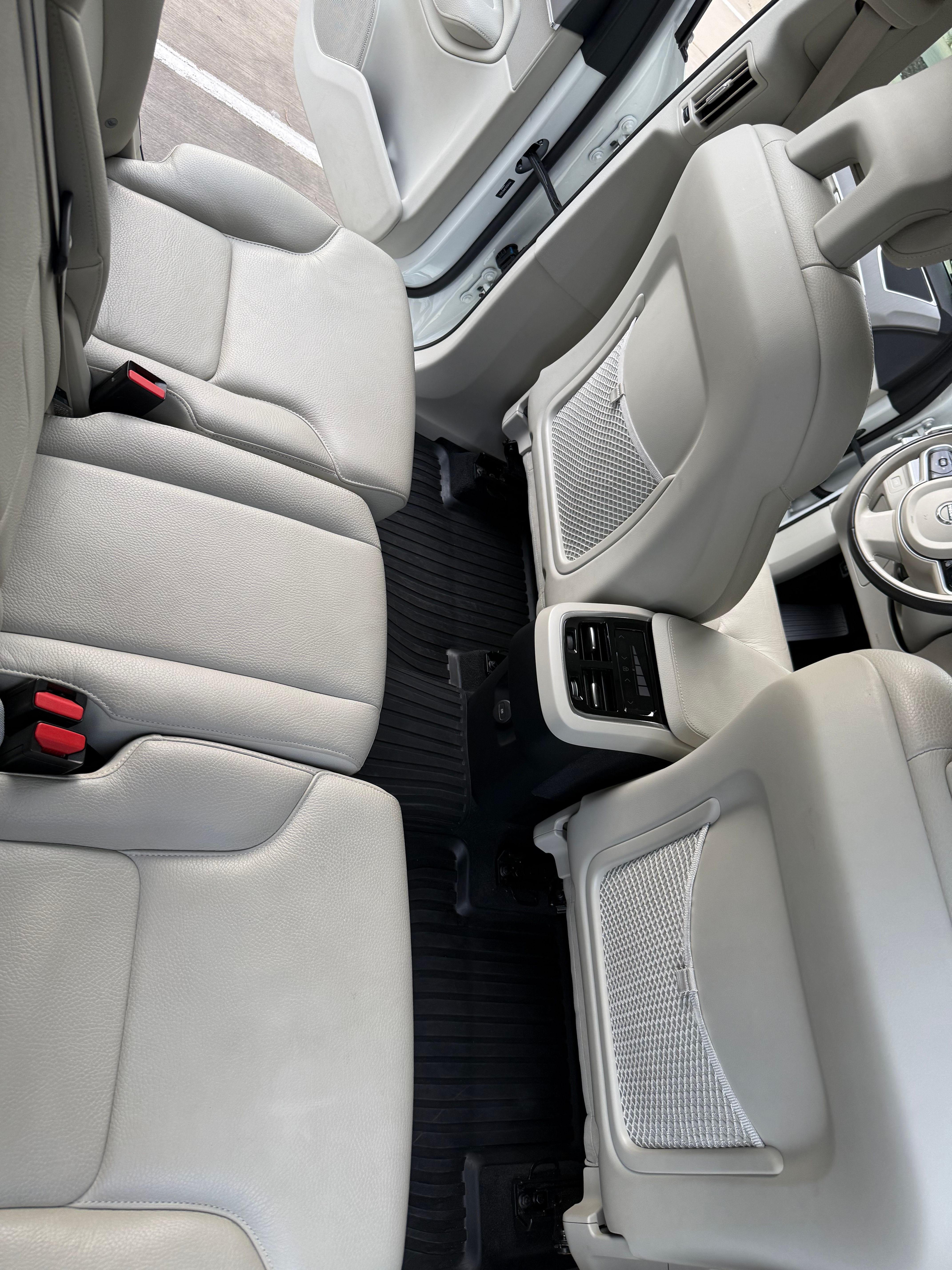 Used 2021 Volvo XC90 T5 Momentum w/ Protection Package Premier FWD image 23