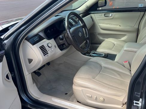Used 2010 Cadillac DTS Luxury image 5