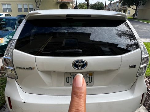 Used 2012 Toyota Prius V Five FWD image 5
