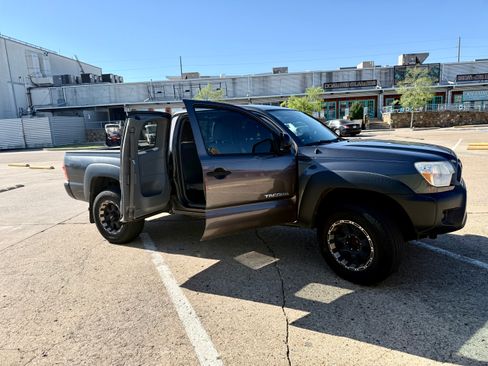 Used 2014 Toyota Tacoma PreRunner w/ Convenience Package image 15