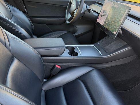 Used 2021 Tesla Model Y Long Range image 11