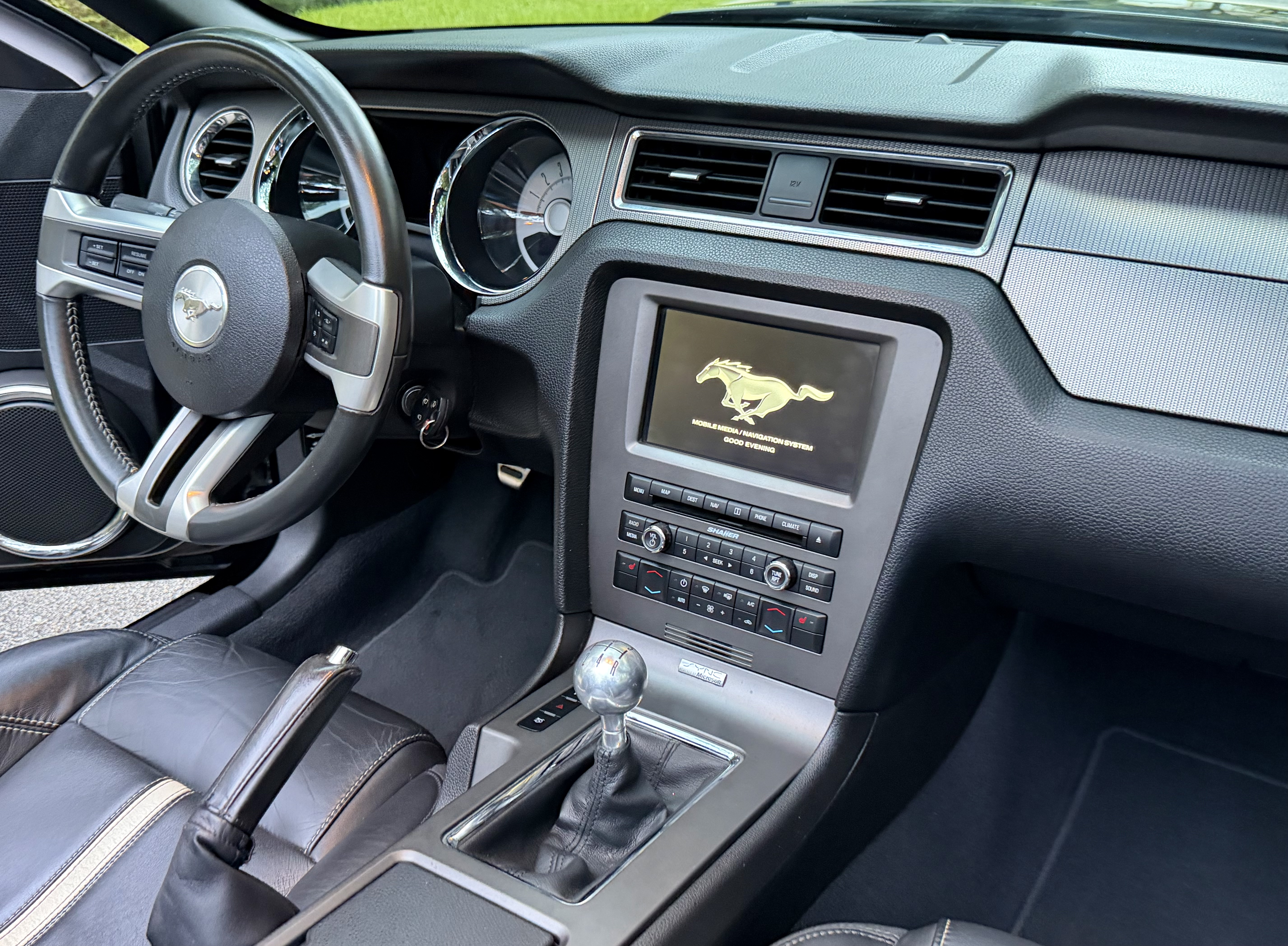 Used 2010 Ford Mustang GT Premium RWD image 17