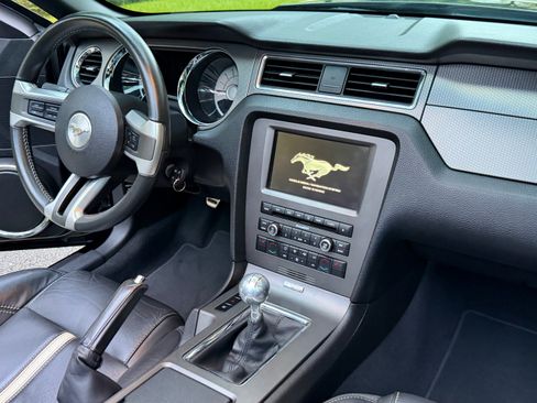 Used 2010 Ford Mustang GT Premium RWD image 17