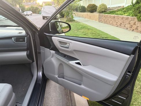 Used 2015 Toyota Camry LE image 22