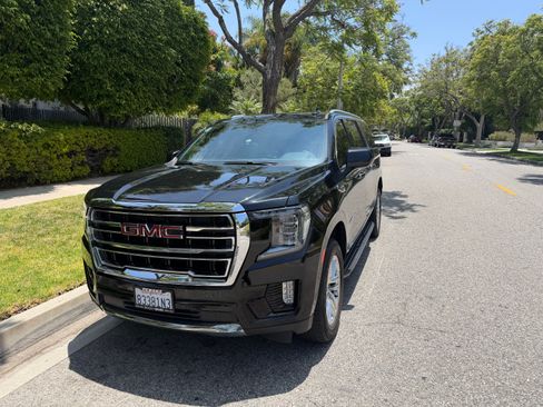 Used 2023 GMC Yukon XL SLT RWD image 2
