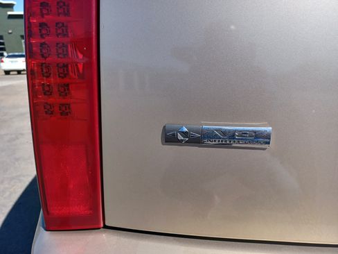 Used 2005 Cadillac SRX Luxury image 14