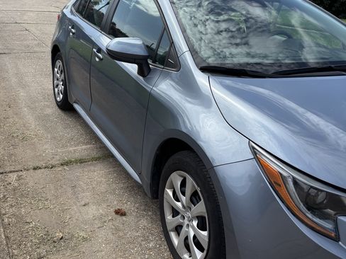 Used 2022 Toyota Corolla LE FWD image 2