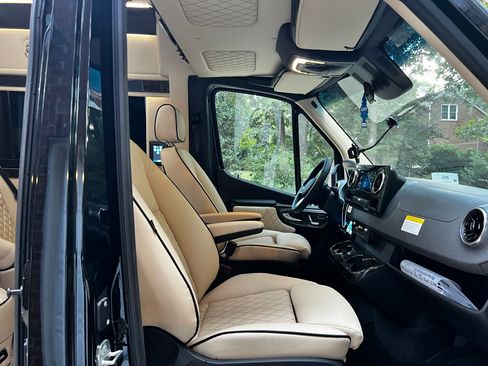Used 2022 Mercedes-Benz Sprinter 3500 image 22