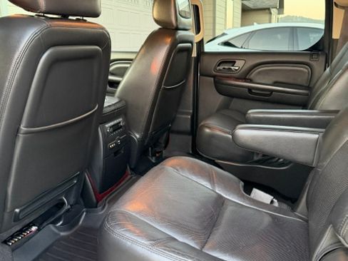 Used 2014 Cadillac Escalade ESV Luxury AWD/4WD image 17
