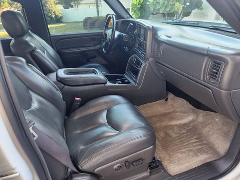 Used 2005 Chevrolet Silverado 2500 LT w/ Skid Plate Package image 9