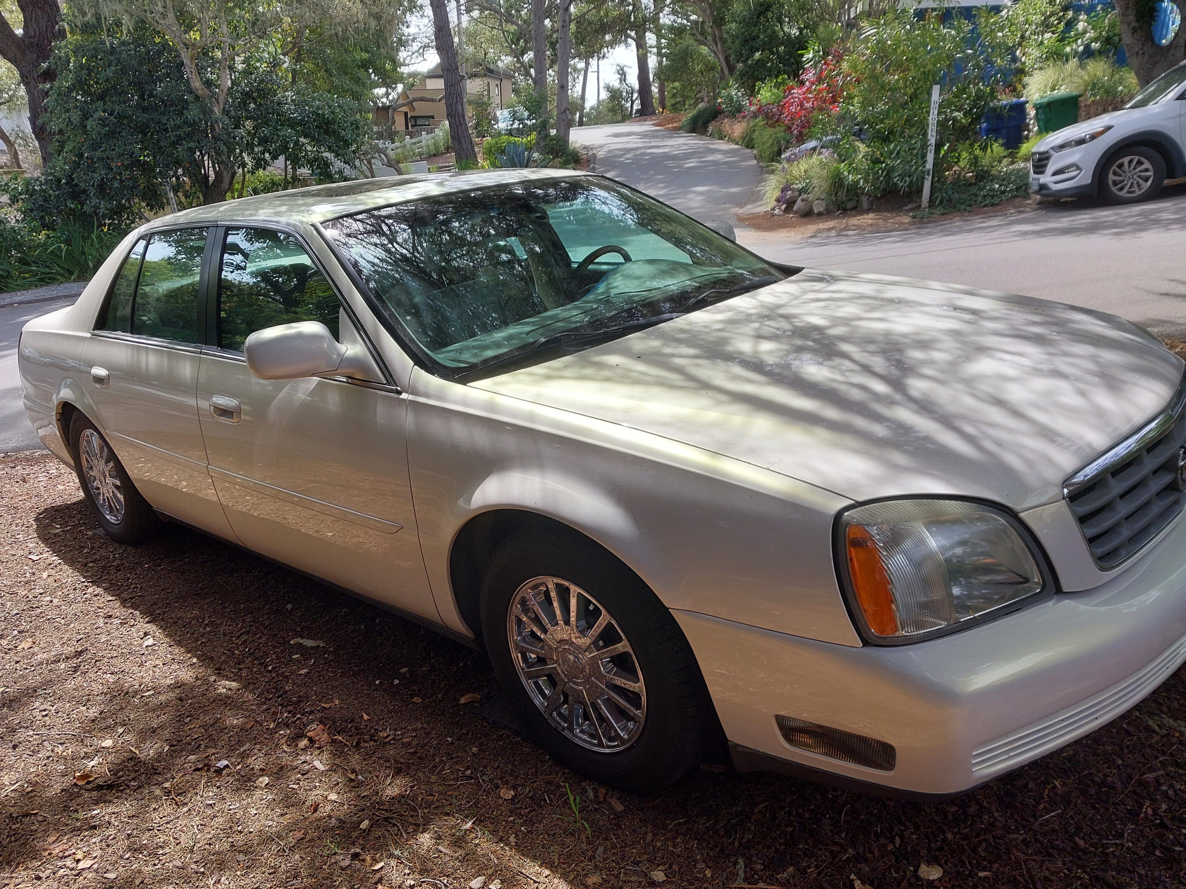 Used 2005 Cadillac De Ville DHS w/ Equipment Group FWD image 2