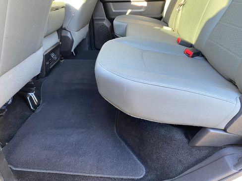 Used 2015 RAM 1500 Express image 12