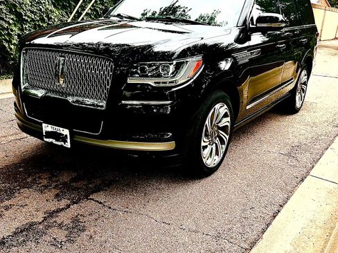 Used 2023 Lincoln Navigator Reserve AWD/4WD image 5