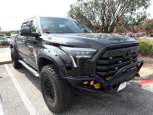 Used 2022 Toyota Tundra SR5 w/ SR5 Convenience Package AWD/4WD image 2