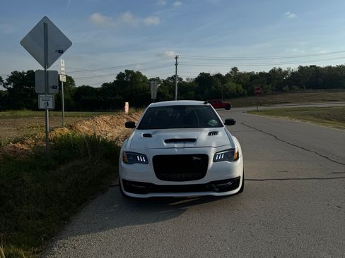 Used 2014 Chrysler 300 RWD image 5