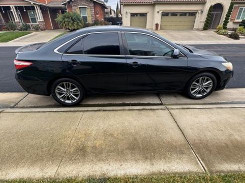 Used 2015 Toyota Camry SE image 5