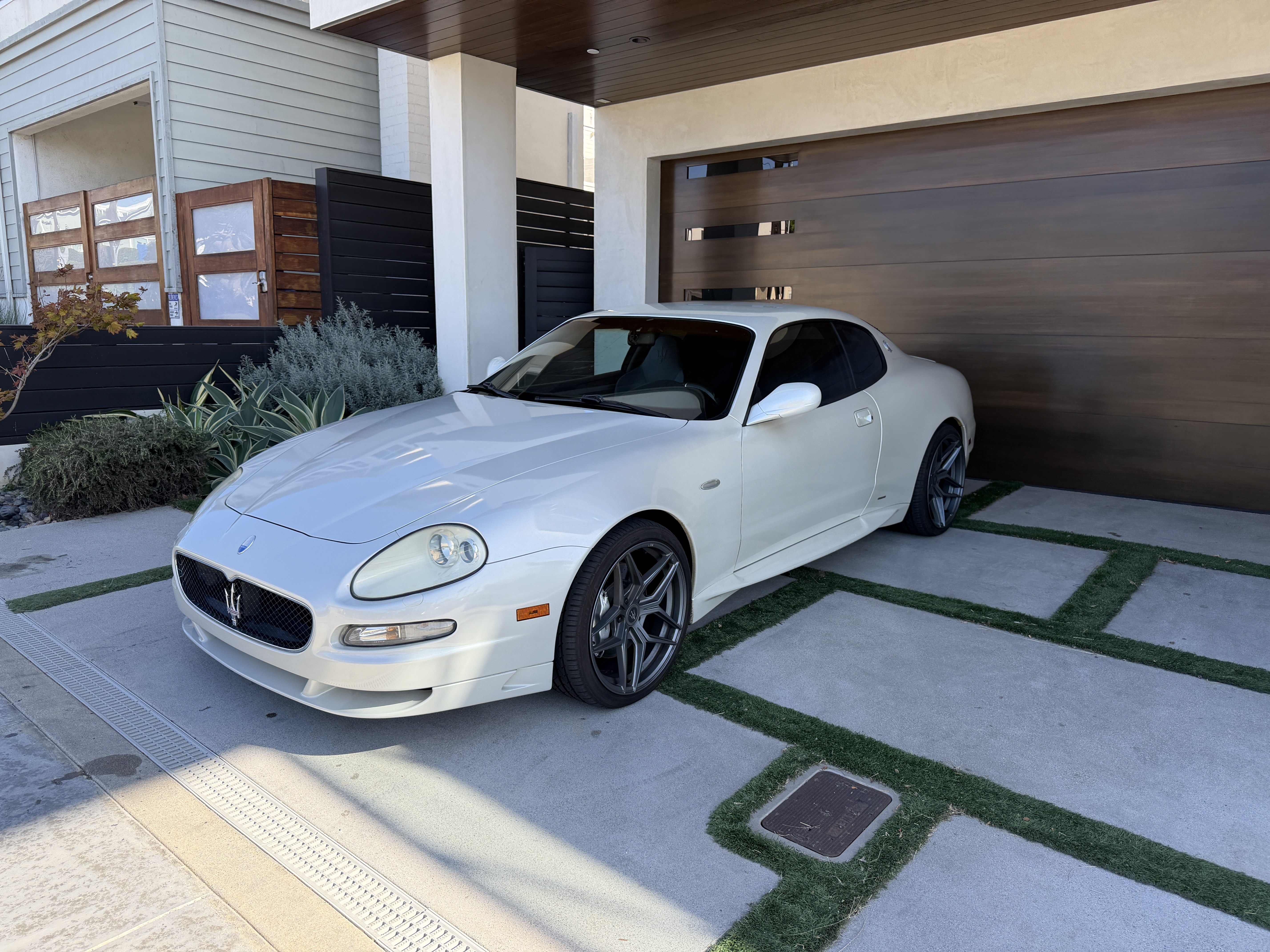 Used 2005 Maserati GranSport Coupe RWD image 2