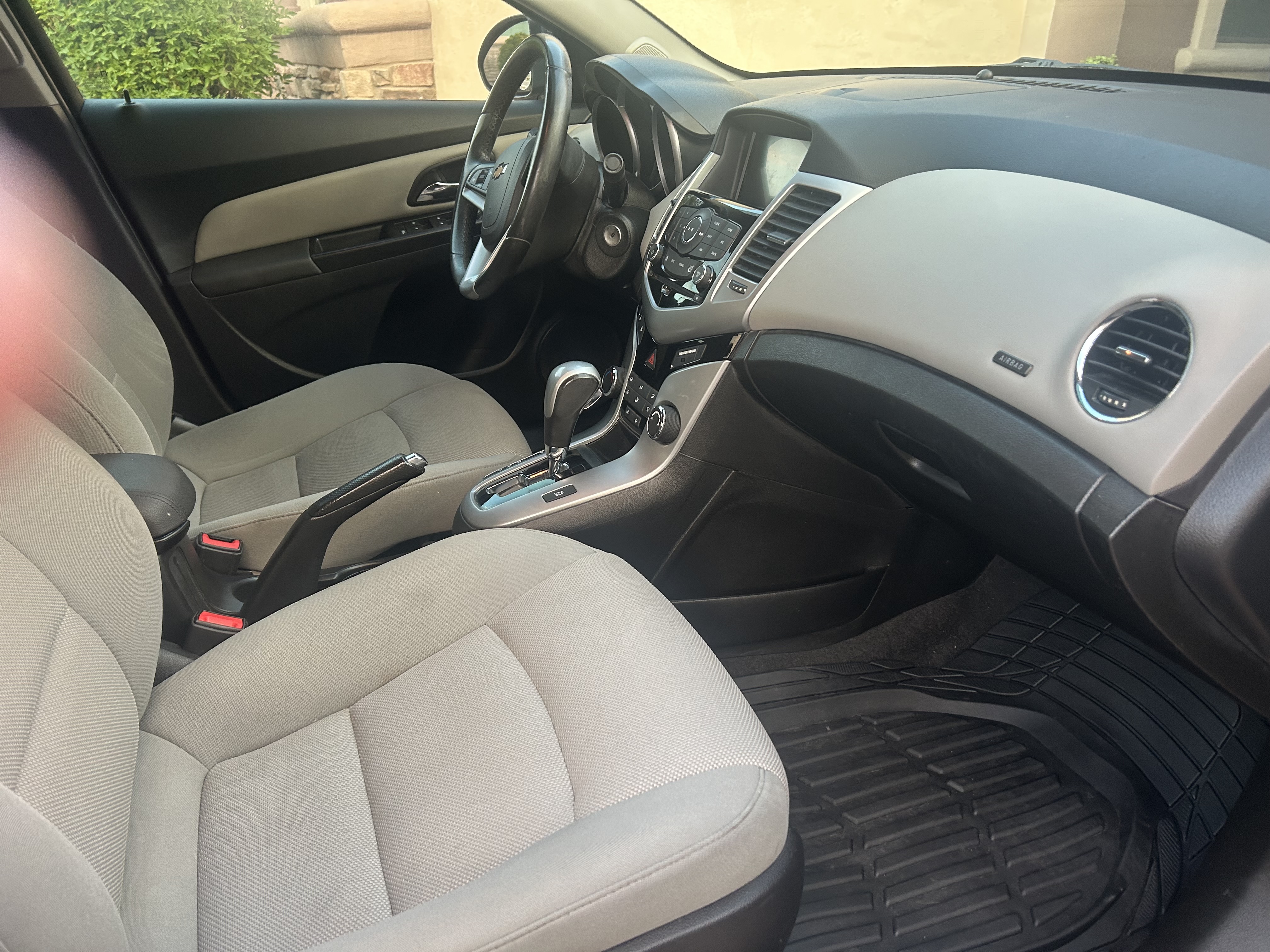 Used 2014 Chevrolet Cruze LT FWD image 2