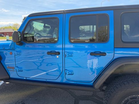 Used 2021 Jeep Wrangler Unlimited Rubicon AWD/4WD image 8
