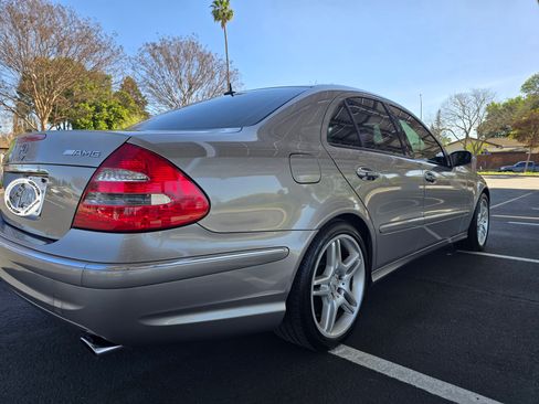 Used 2005 Mercedes-Benz E 500 Sedan image 10