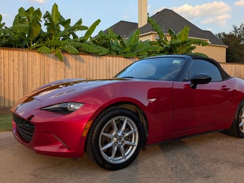 Used 2017 MAZDA MX-5 Miata Sport image 13