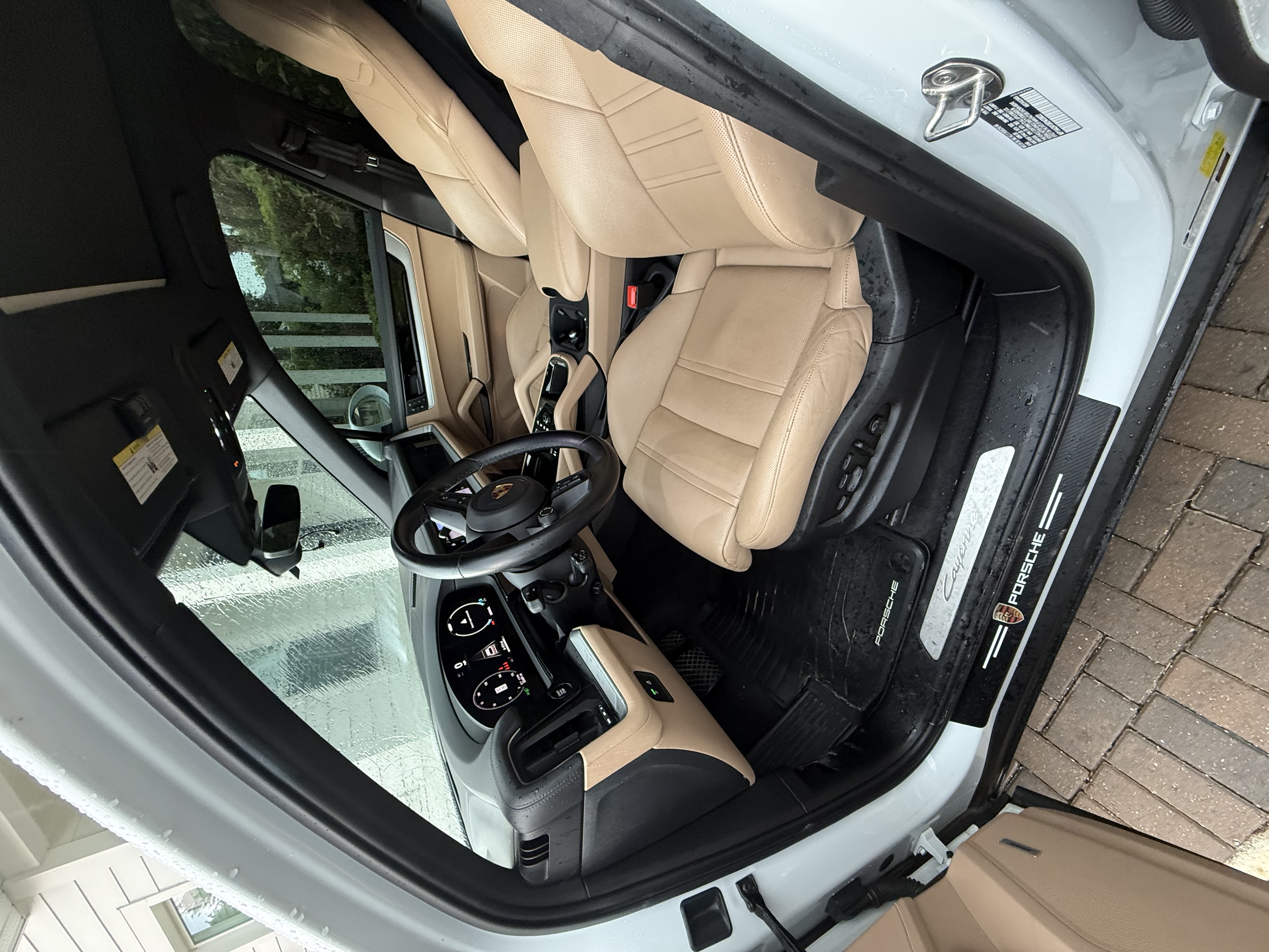 Used 2024 Porsche Cayenne AWD/4WD image 6
