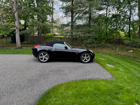 Used 2008 Pontiac Solstice Convertible w/ Premium Package RWD image 5