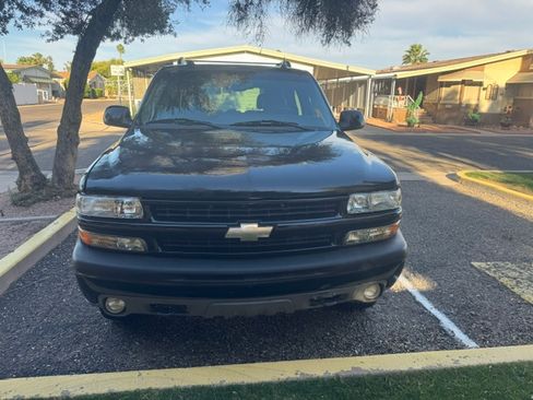 Used 2004 Chevrolet Tahoe Z71 w/ Z71 Preferred Equipment Group AWD/4WD image 2