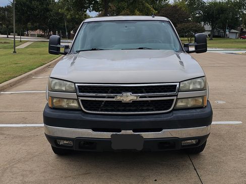 Used 2006 Chevrolet Silverado 2500 LT w/ Skid Plate Package image 2