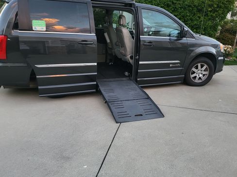 Used 2012 Chrysler Town & Country Touring w/ Entertainment Group #1 image 5