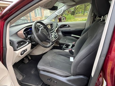 Used 2018 Chrysler Pacifica Touring Plus image 10