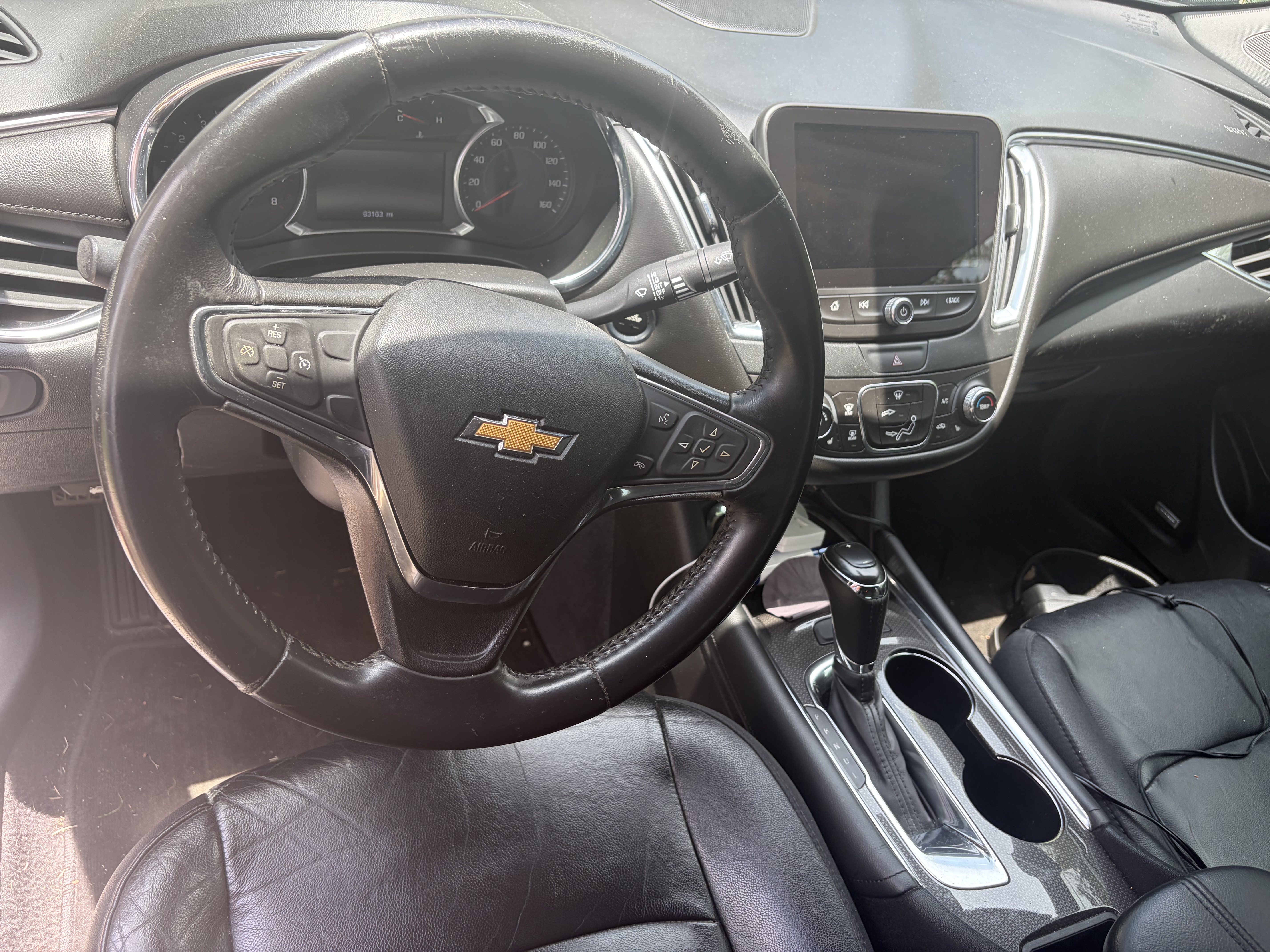 Used 2017 Chevrolet Malibu LT w/ Leather Package FWD image 6