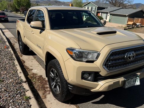 Used 2016 Toyota Tacoma TRD Sport w/ Towing Package AWD/4WD image 4