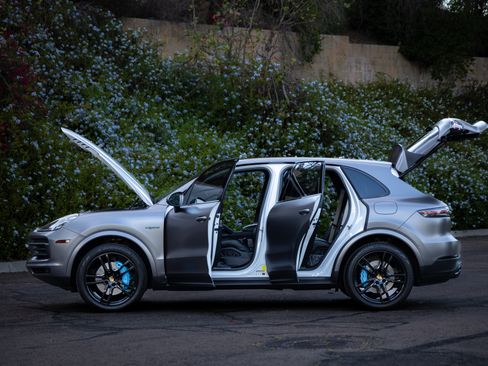 Used 2022 Porsche Cayenne Platinum Edition image 14