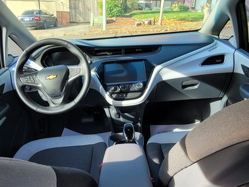 Used 2017 Chevrolet Bolt LT image 5
