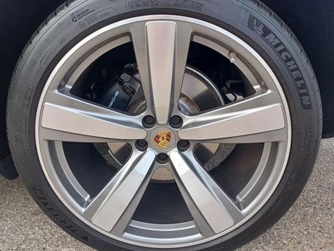 Used 2024 Porsche Macan image 13