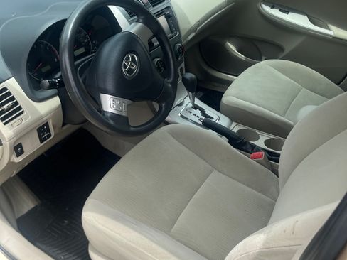 Used 2013 Toyota Corolla LE FWD image 14