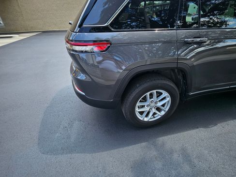 Used 2024 Jeep Grand Cherokee Laredo X w/ Luxury Tech Group I image 15