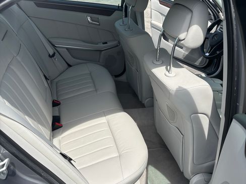 Used 2014 Mercedes-Benz E 550 4MATIC Sedan image 17