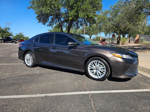 Used 2018 Toyota Camry XLE image 4
