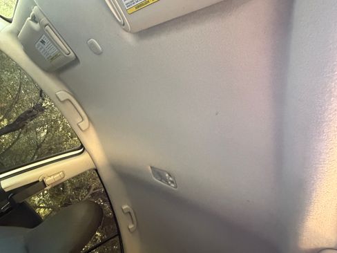 Used 2017 Nissan Versa S FWD image 28
