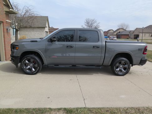 Used 2020 RAM 1500 Big Horn w/ Built-to-serve Edition image 2