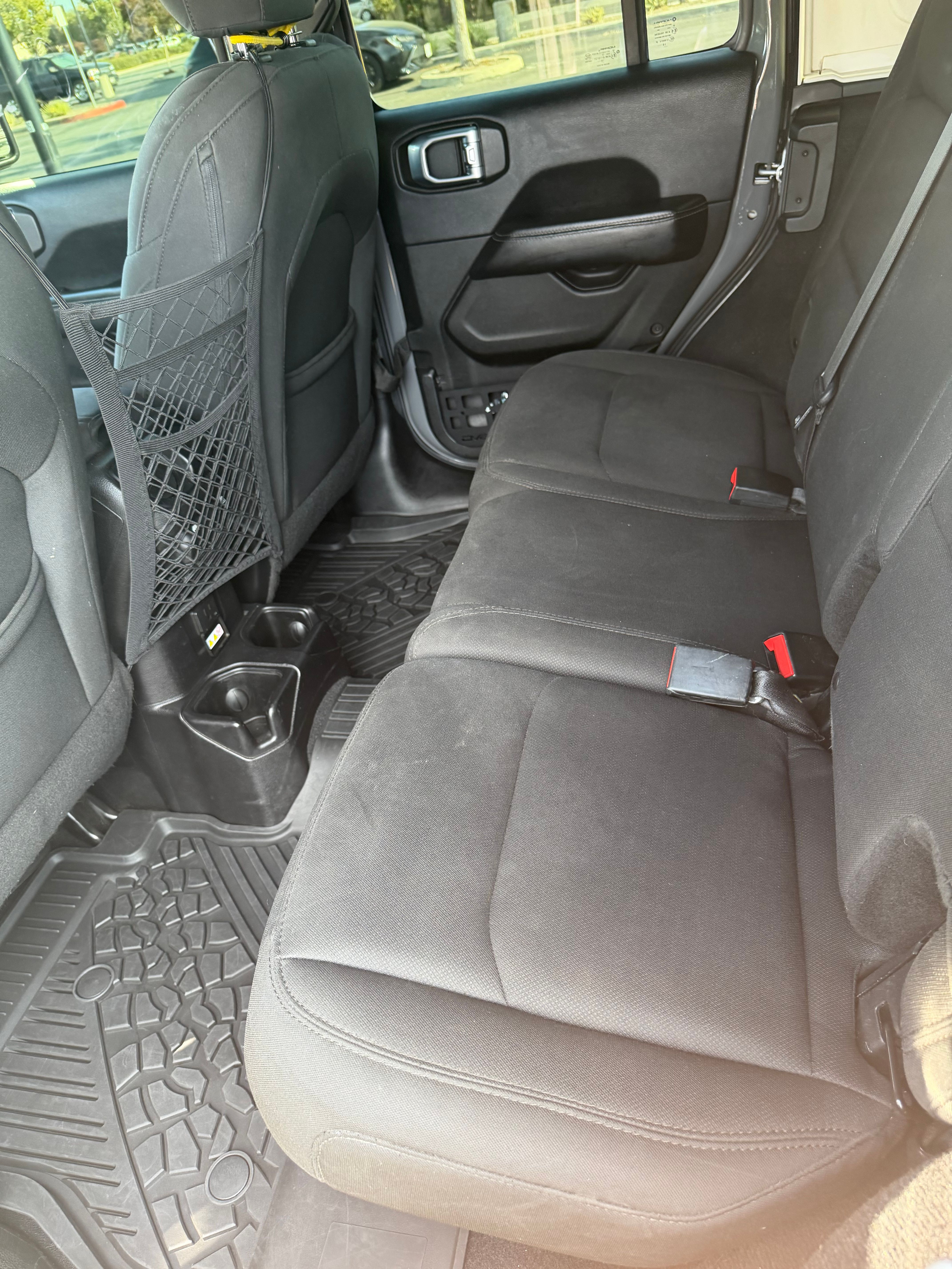 Used 2018 Jeep Wrangler Unlimited Sahara AWD/4WD image 8