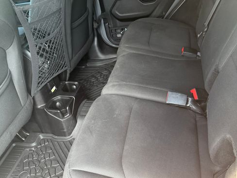 Used 2018 Jeep Wrangler Unlimited Sahara AWD/4WD image 8