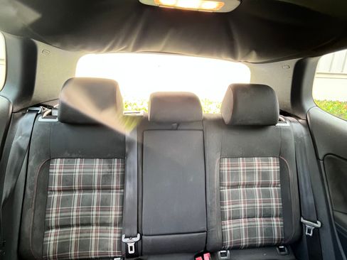 Used 2011 Volkswagen Golf 2-Door FWD image 16