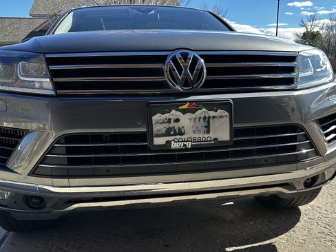 Used 2016 Volkswagen Touareg Sport image 6