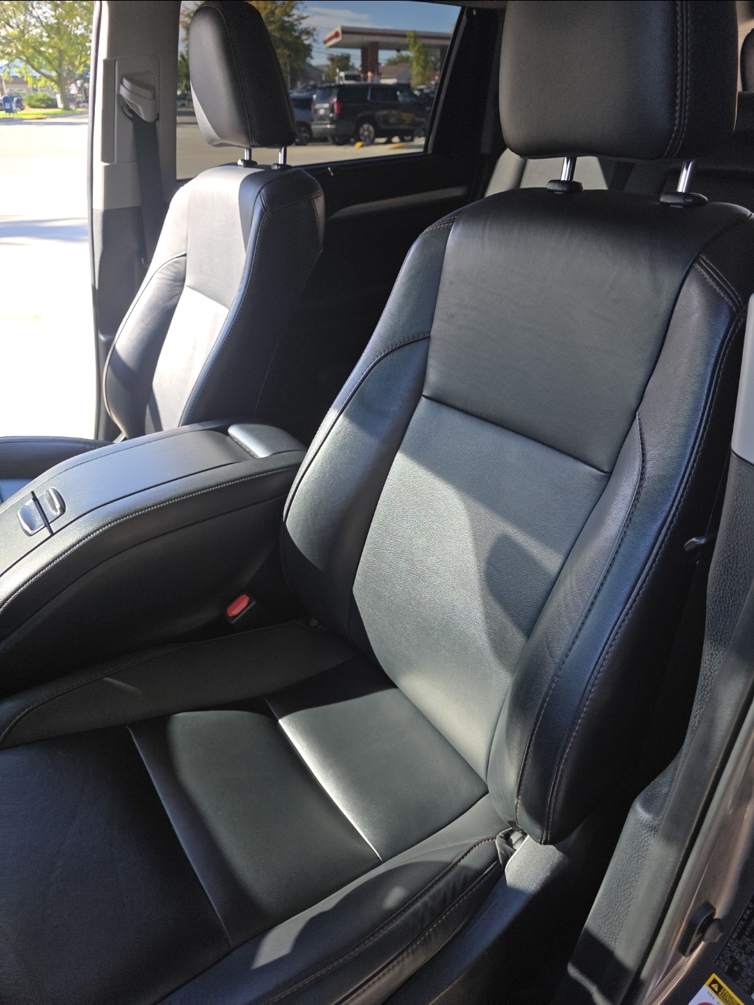 Used 2019 Toyota Highlander XLE AWD/4WD image 9
