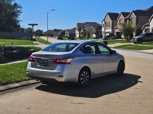 Used 2015 Nissan Sentra S image 5